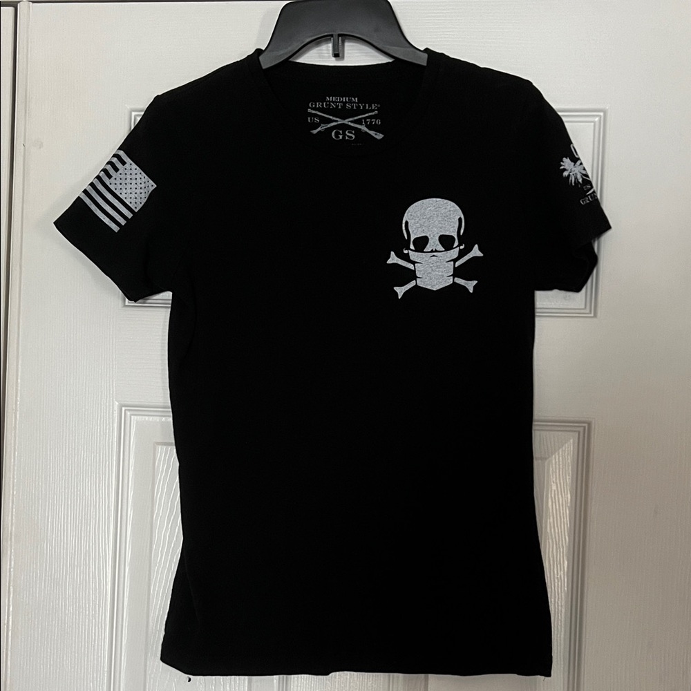 Grunt Style Black Short Sleeve Tee with Skull Design